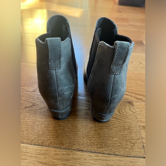 Sorel Joan of Arctic wedge bootie woman’s size 6 gray - Picture 2 of 3